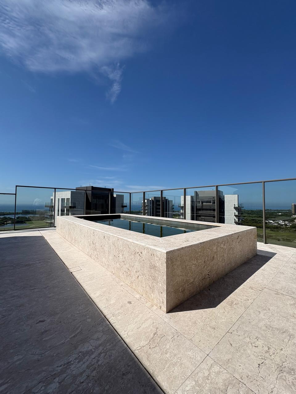 Cobertura de Luxo à Venda na Barra da Tijuca, Rio de Janeiro - Vista Deslumbrante e Espaço Exclusivo!