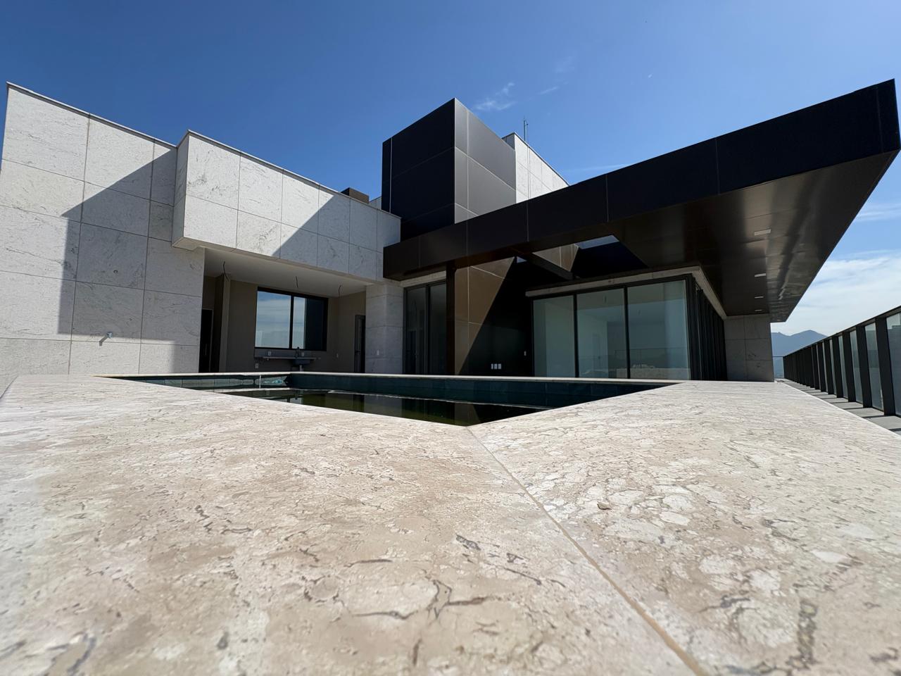 Cobertura de Luxo à Venda na Barra da Tijuca, Rio de Janeiro - Vista Deslumbrante e Espaço Exclusivo!