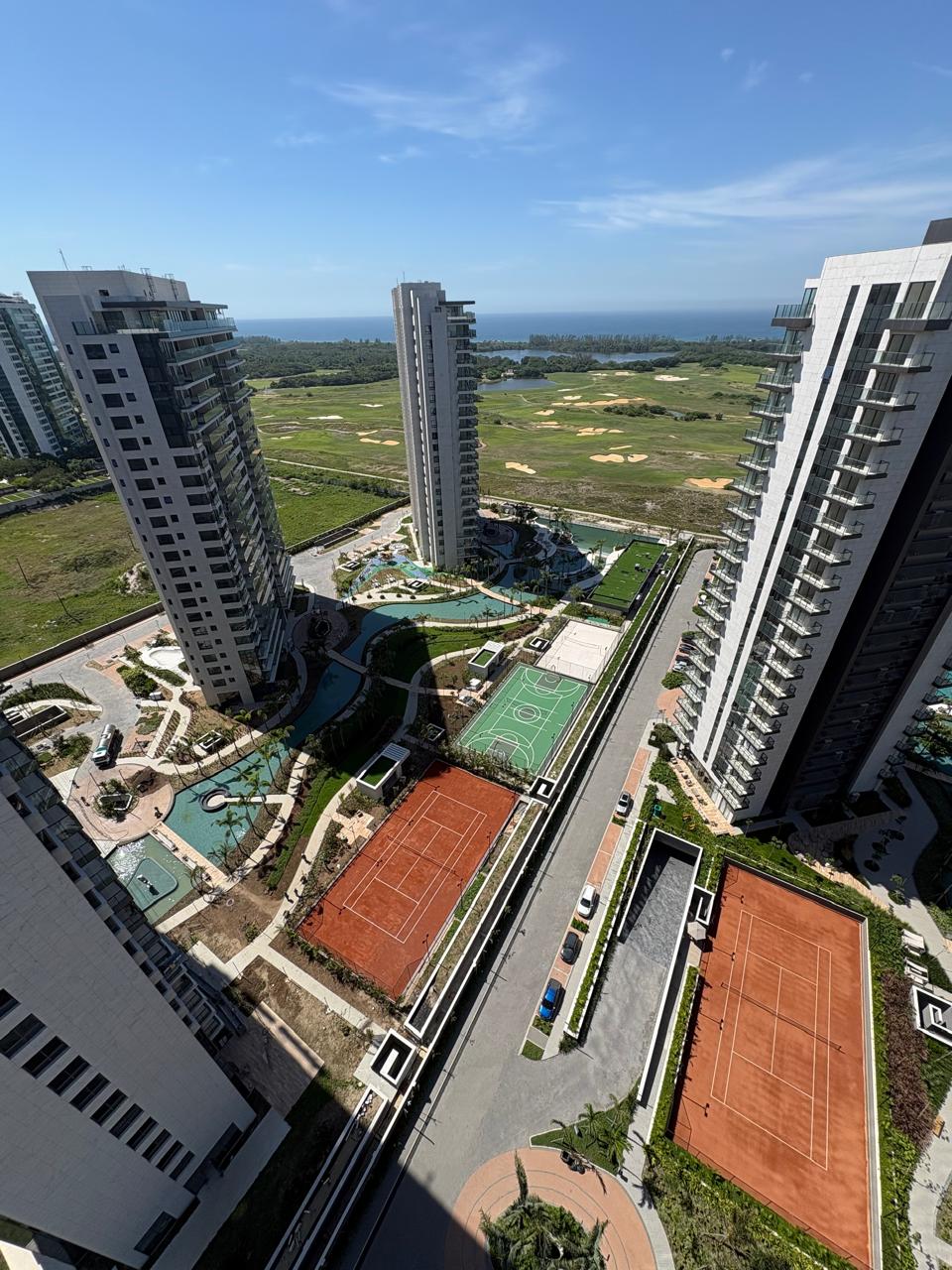Cobertura de Luxo à Venda na Barra da Tijuca, Rio de Janeiro - Vista Deslumbrante e Espaço Exclusivo!