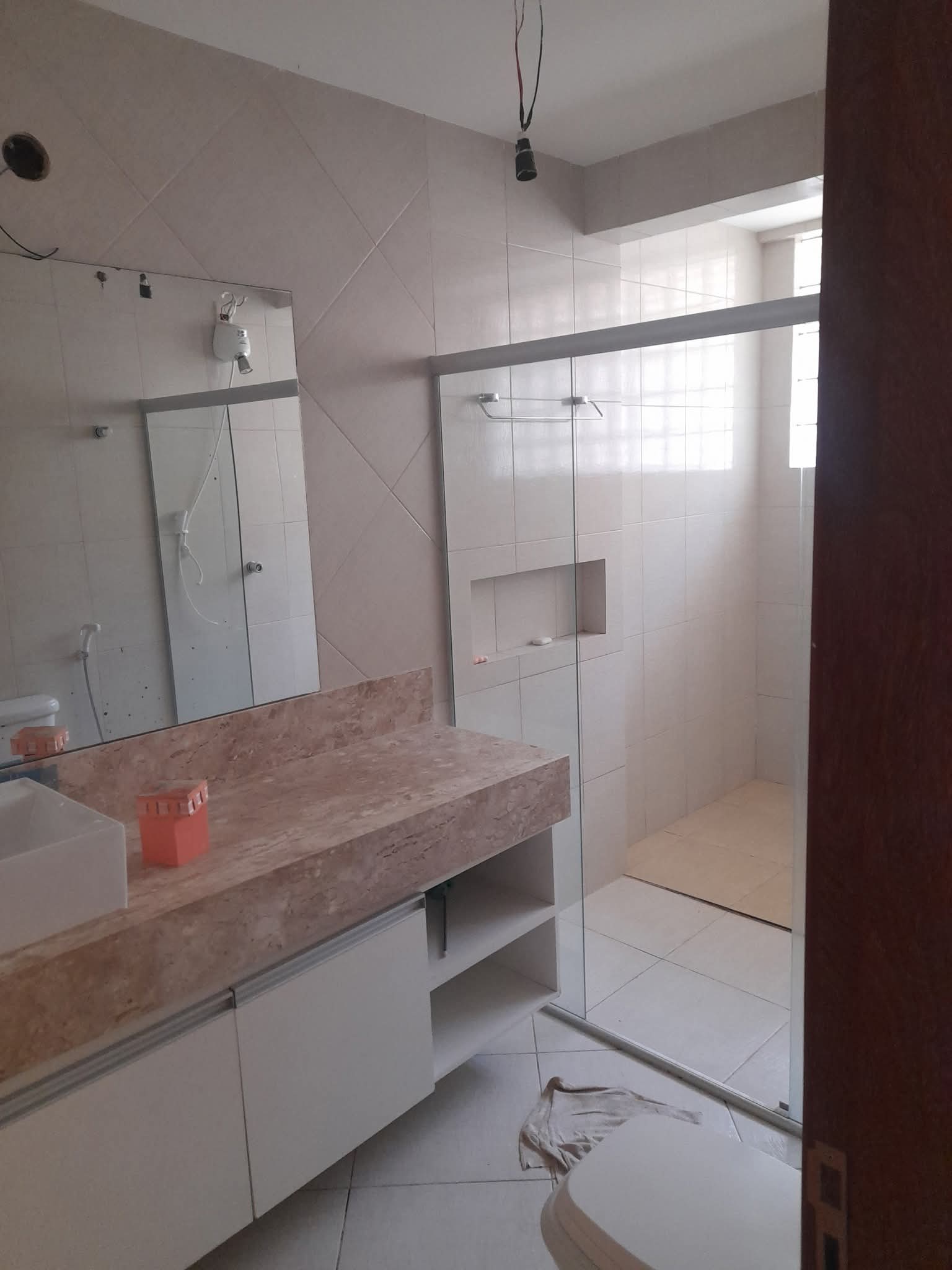 Casa 02 quartos com suíte ótima localidade