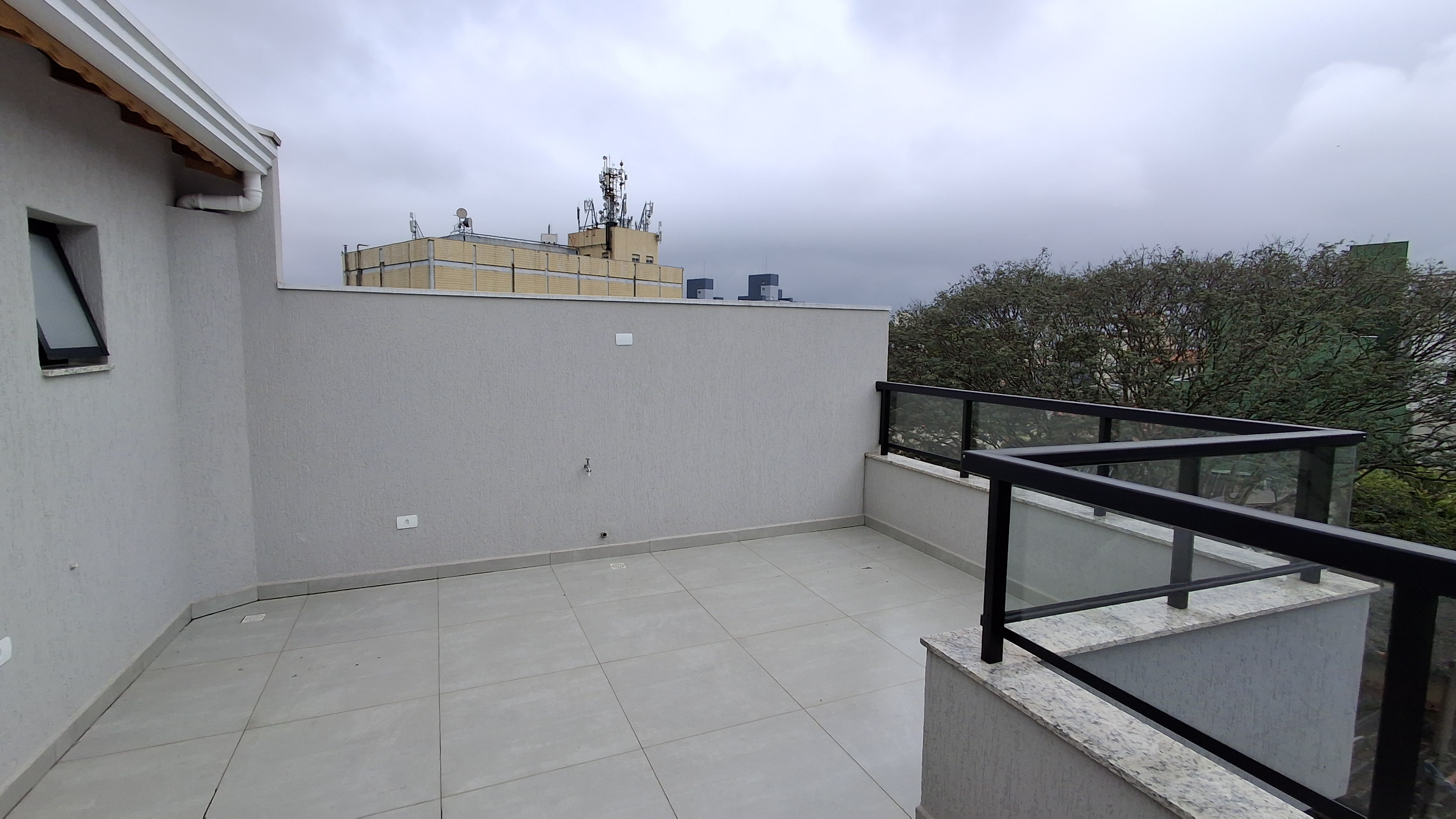 Cobertura sem condominio com 2 dormitorios e elevador até o Terraço 