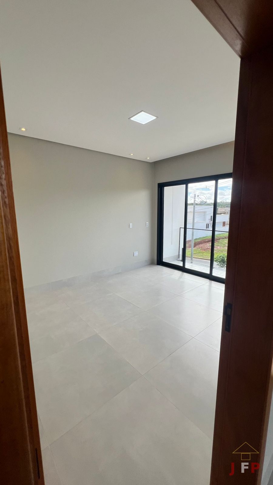VENDE-SE SOBRADO DE ALTO PADRÃO- CONDOMÍNIO TERRAS ALPHA 2