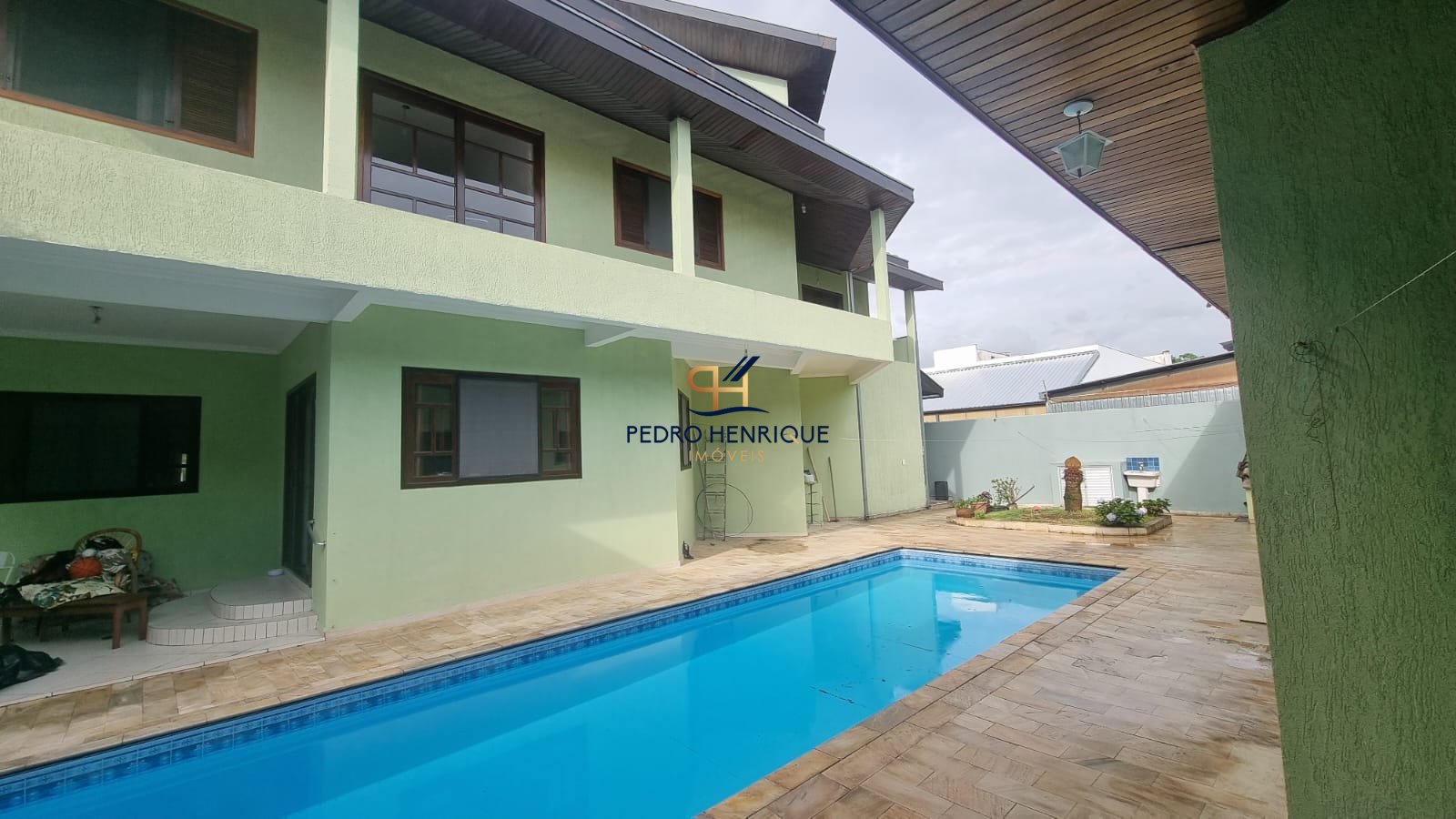 Casa no Condomínio Aquarius IV - 05 Dormitórios 