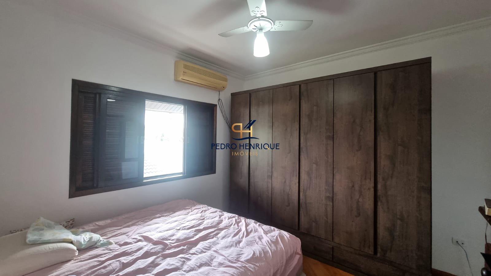 Casa no Condomínio Aquarius IV - 05 Dormitórios 