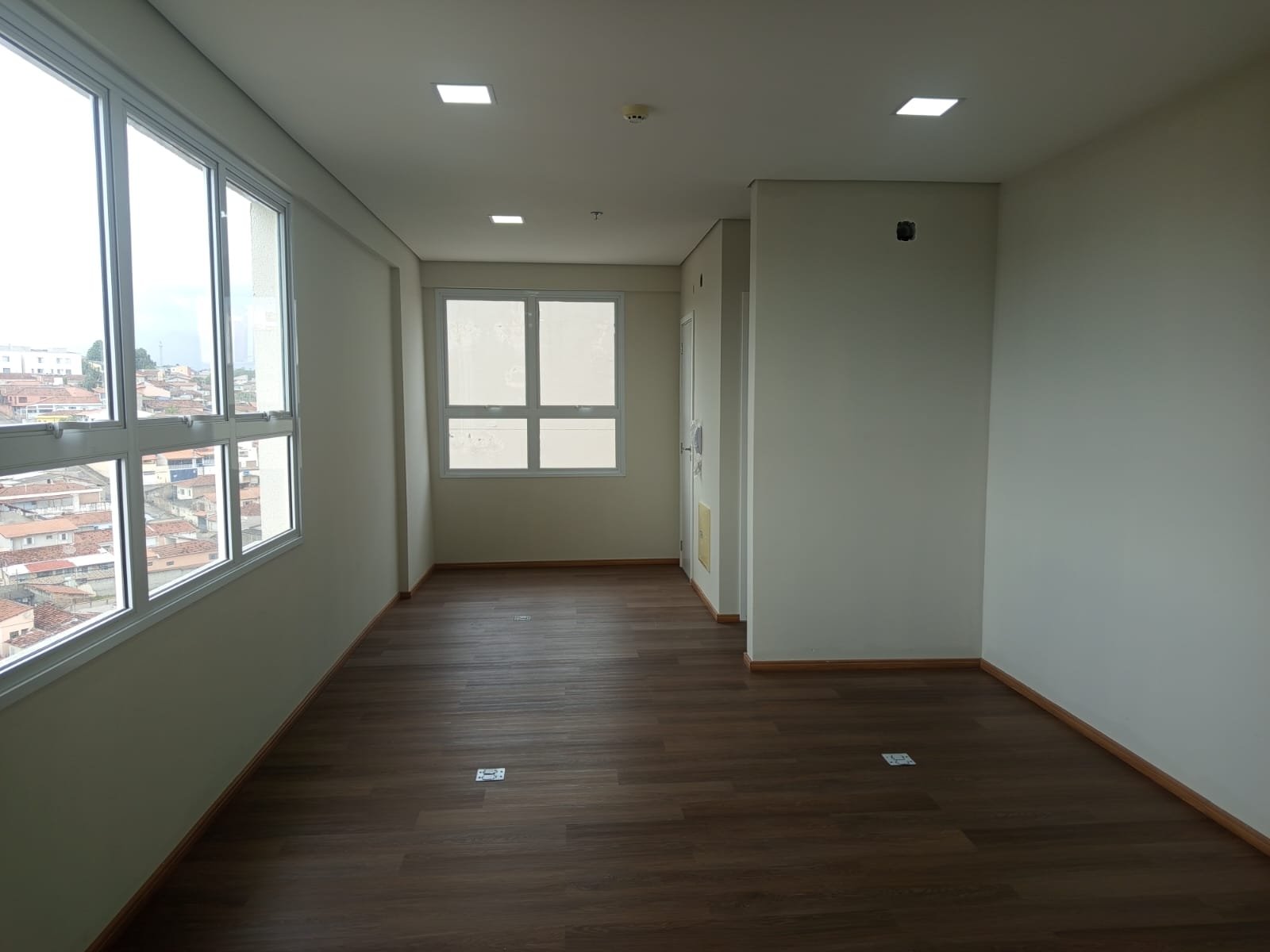 Sala Comercial de 28m² no Centro de Jacareí - Aceita Permuta 
