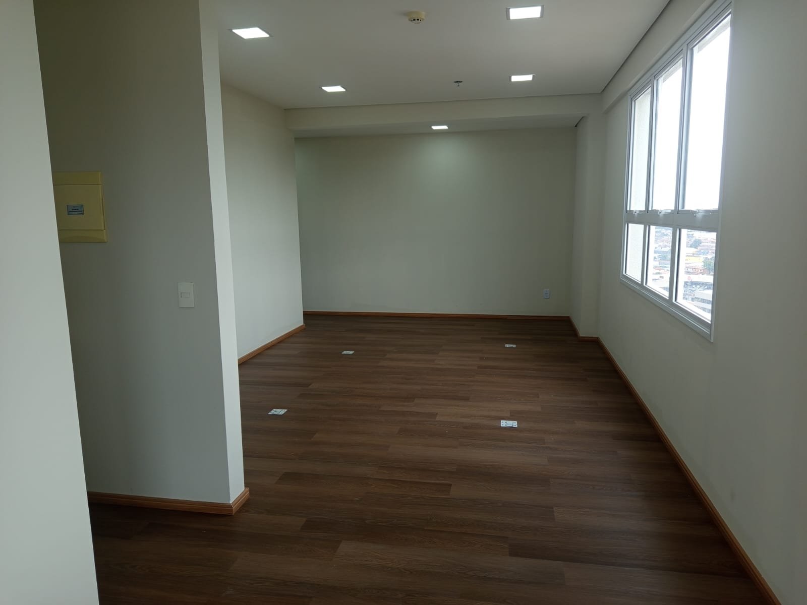 Sala Comercial de 28m² no Centro de Jacareí - Aceita Permuta 