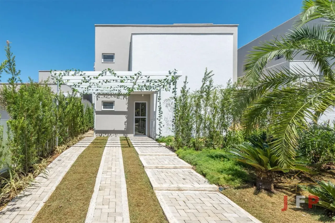 ARDINS BERLIM – CASA EM CONDOMÍNIO DE ALTO PADRÃO