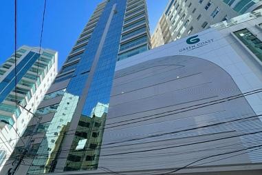 Apartamento para Venda em Itapema, meia praia, 2 dormitórios, 2 suítes, 3 banheiros, 3 vagas