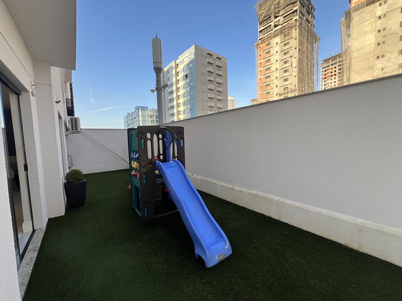 Apartamento para Venda em Porto Belo, Pereque, 3 dormitórios, 1 suíte, 3 banheiros, 2 vagas