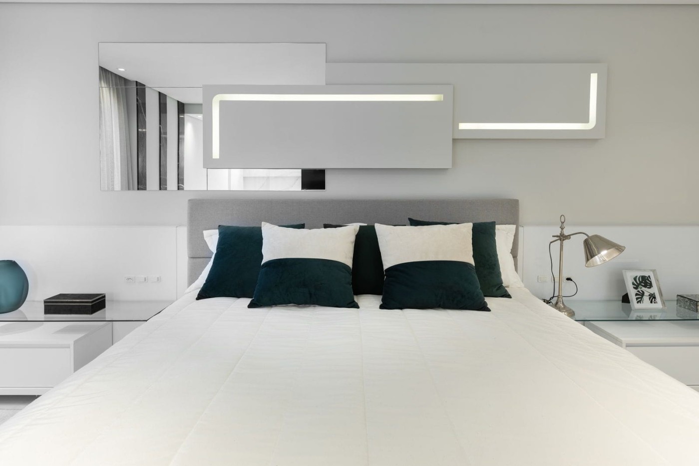Apartamento para Venda em Balneário Camboriú, 2070, 3 dormitórios, 3 suítes, 4 banheiros, 3 vagas