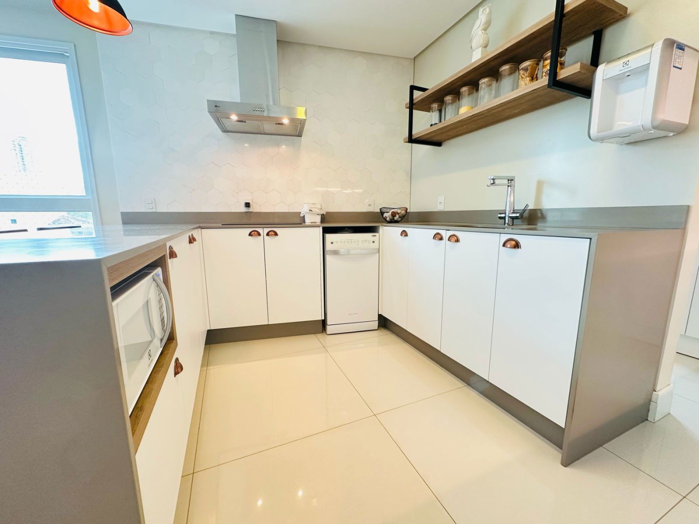 Apartamento para Venda em Balneário Camboriú, 3300, 3 dormitórios, 4 banheiros, 2 vagas