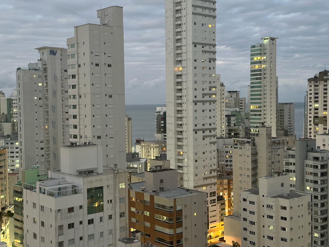 Apartamento para Venda em Balneário Camboriú, 3130, 4 dormitórios, 3 banheiros, 2 vagas