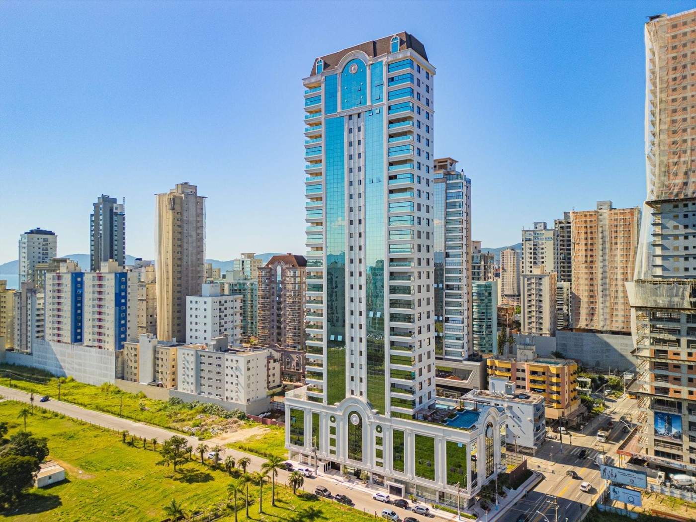 Apartamento para Venda em Itapema, meia praia, 4 dormitórios, 4 banheiros, 3 vagas