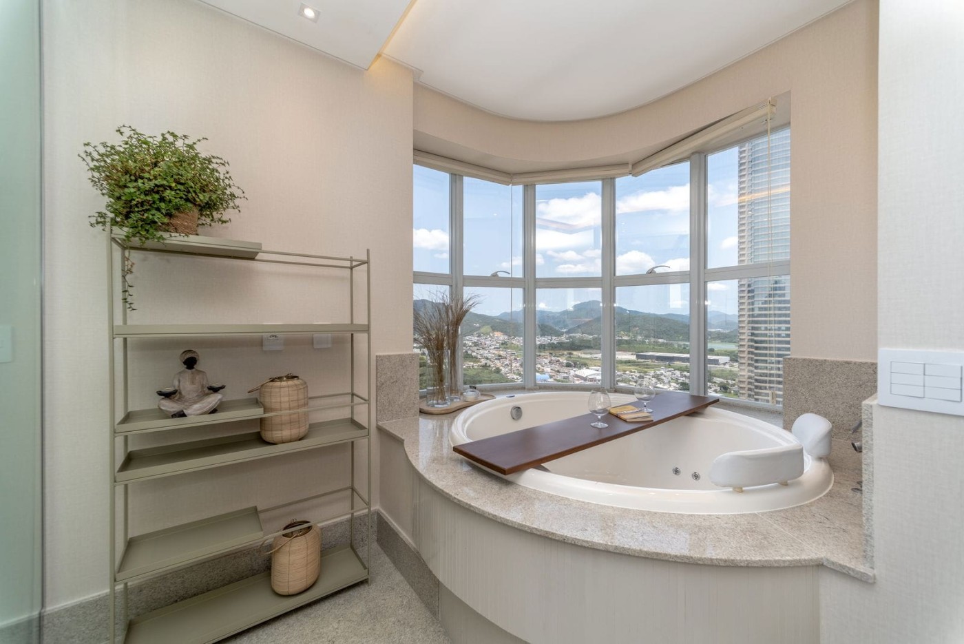 Apartamento para Venda em Balneário Camboriú, Av. Atlântica, 4 dormitórios, 5 banheiros, 4 vagas