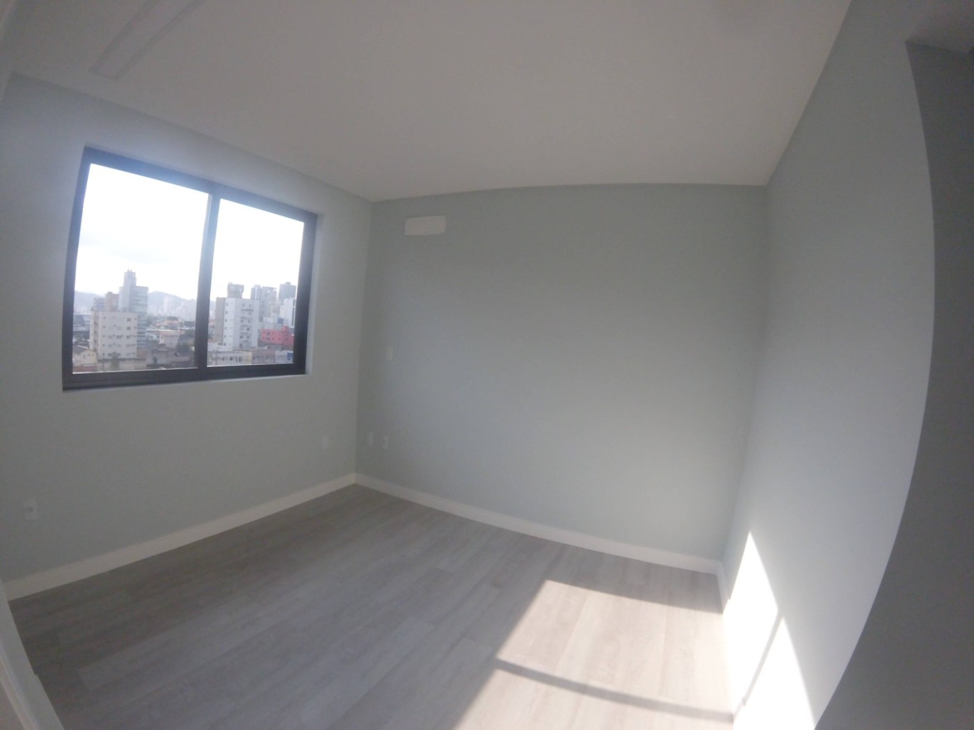 Apartamento para Venda em Itapema, meia praia, 3 dormitórios, 2 banheiros, 2 vagas