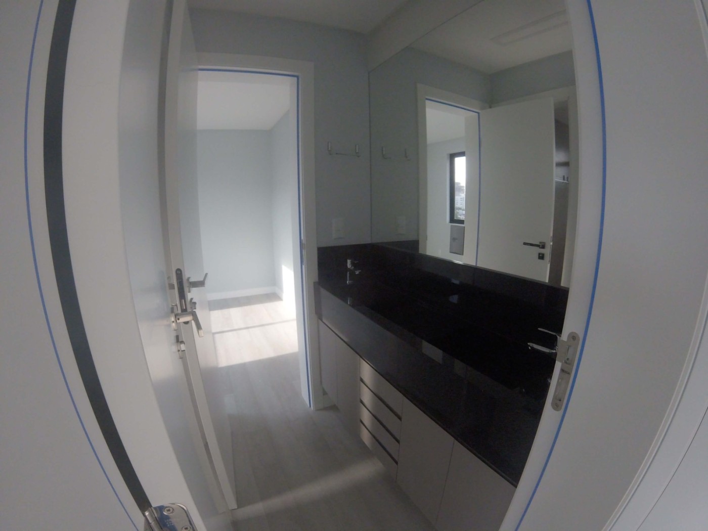 Apartamento para Venda em Itapema, meia praia, 3 dormitórios, 2 banheiros, 2 vagas