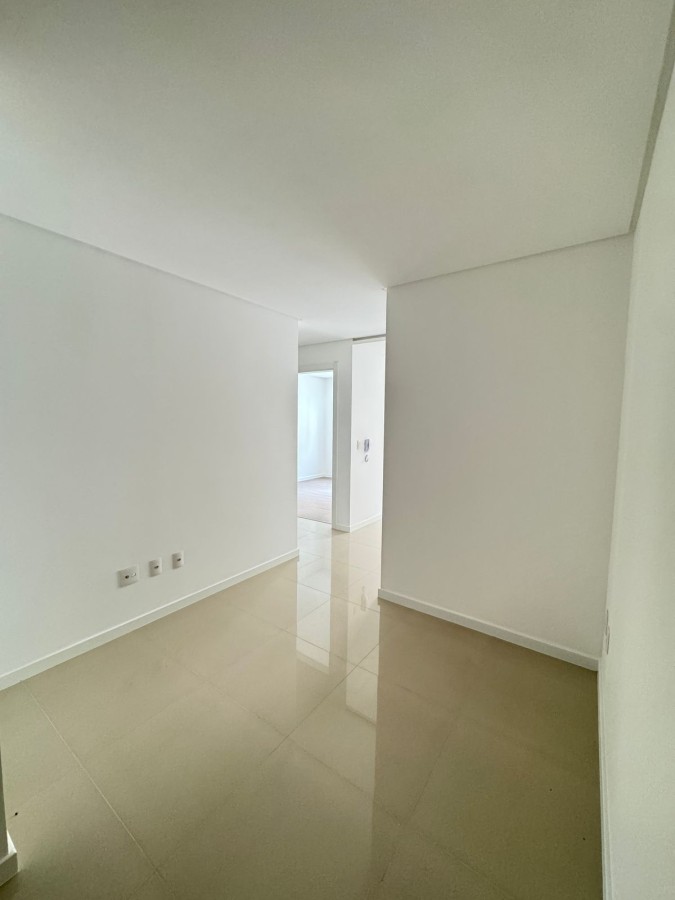 Apartamento para Venda em Itapema, meia praia, 3 dormitórios, 2 banheiros, 1 vaga