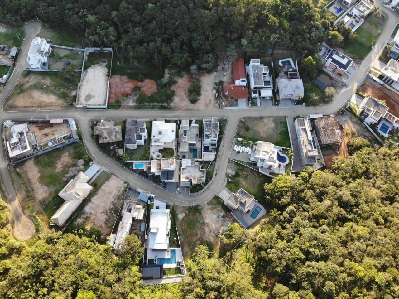 Casa para Venda em Camboriú, Avenida das Arapongas, 4 dormitórios, 5 banheiros, 3 vagas