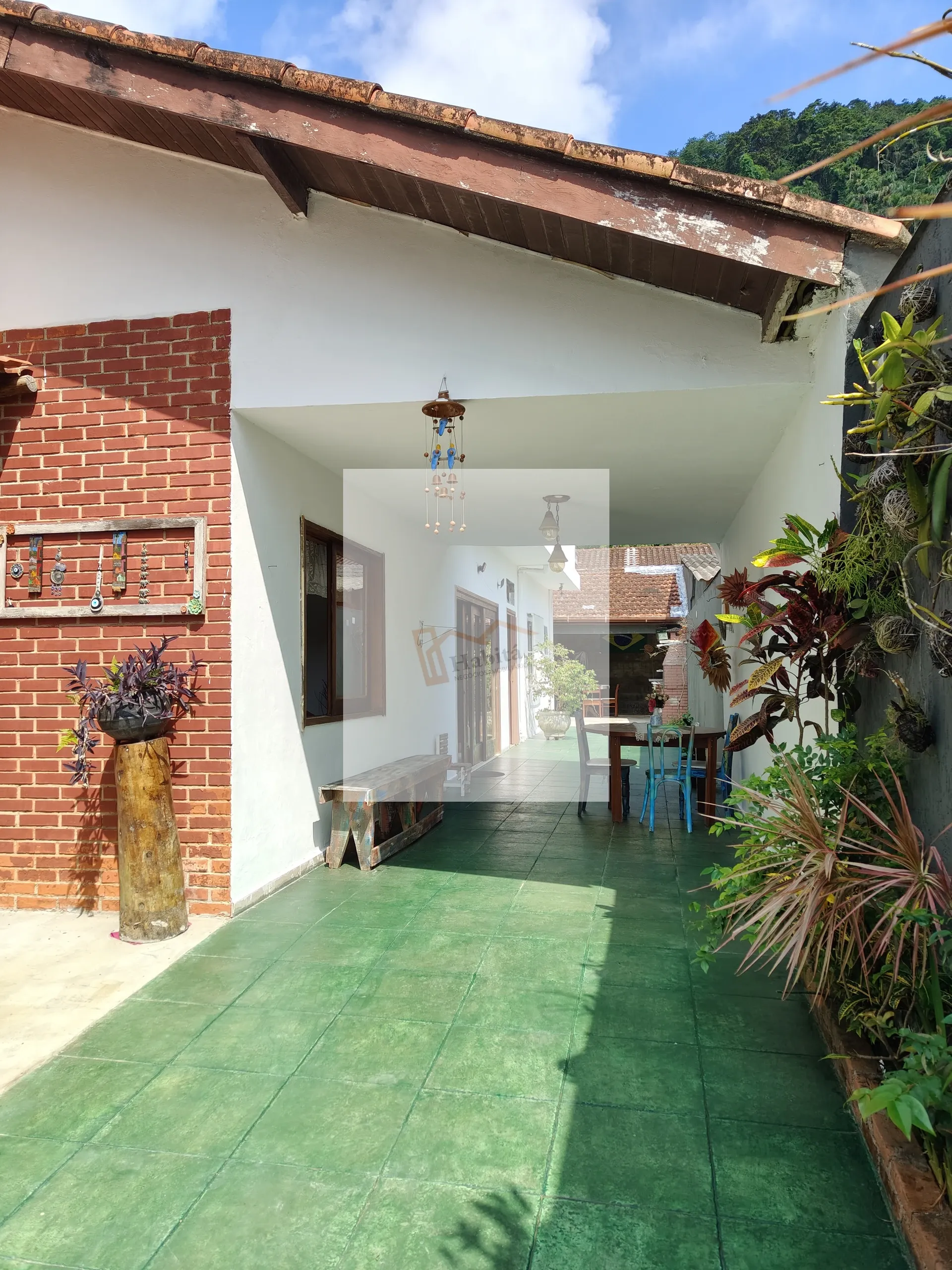Casa no Jd. Guaiuba com 3 suítes 