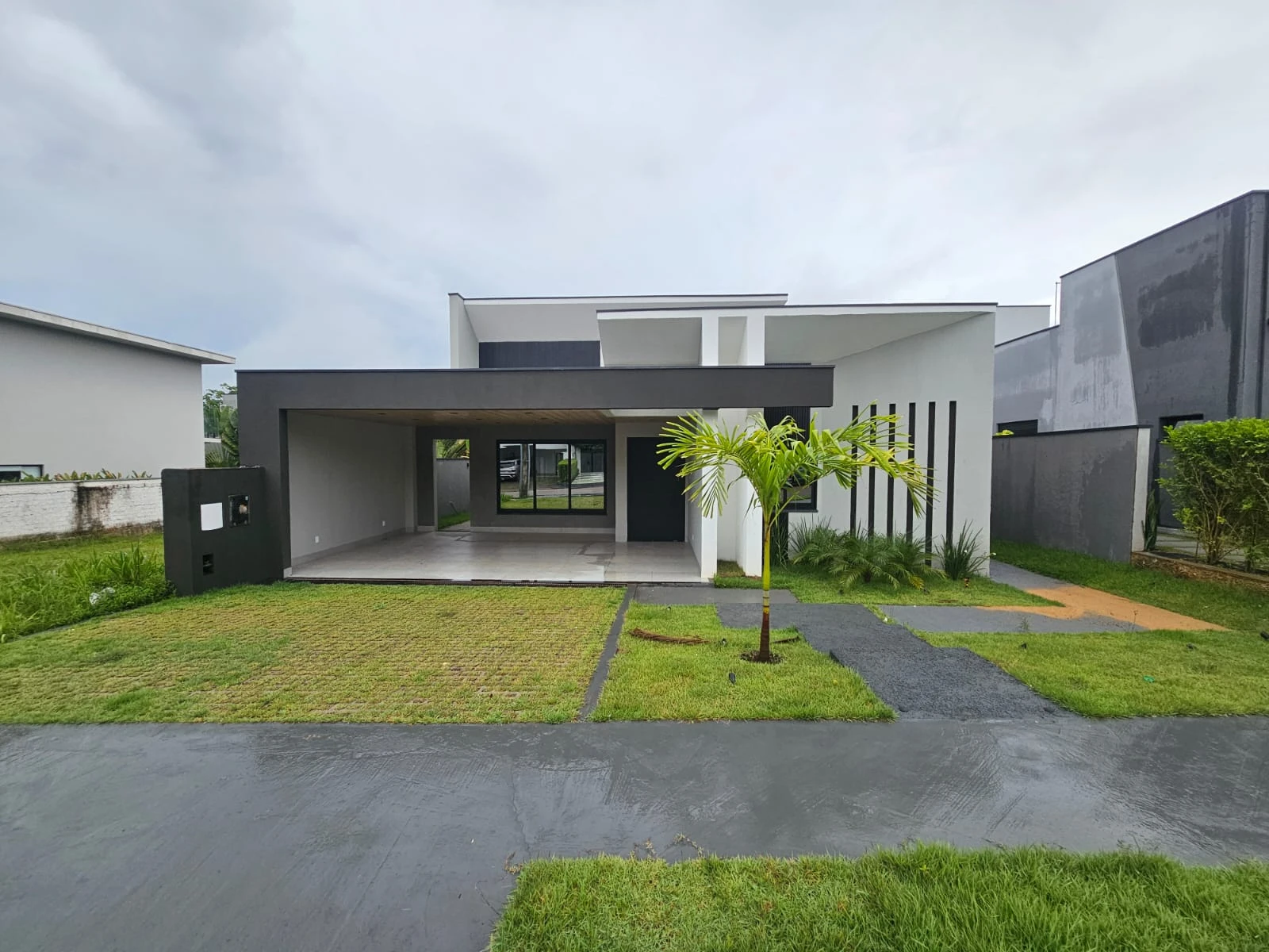 Casa de alto padrão no condomínio Ecoville
