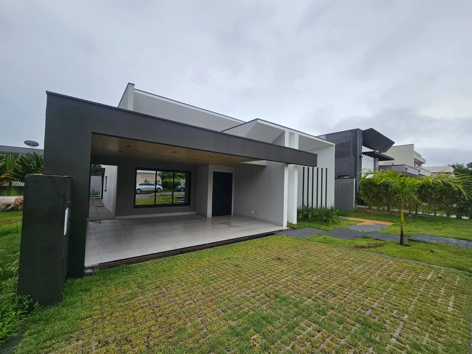 Casa de alto padrão no condomínio Ecoville