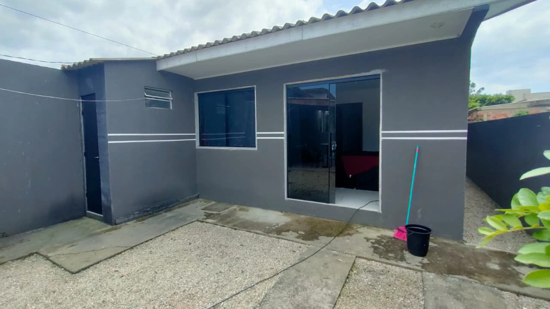 CASA COM PISCINA E ÁREA GOURMET 