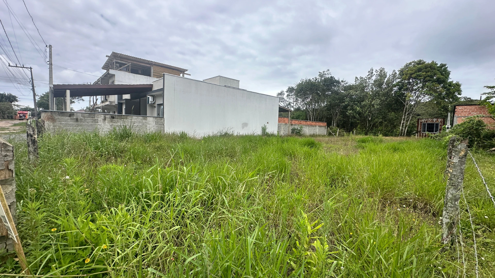 TERRENO LIMPO E ATERRADO - 700m DO MAR