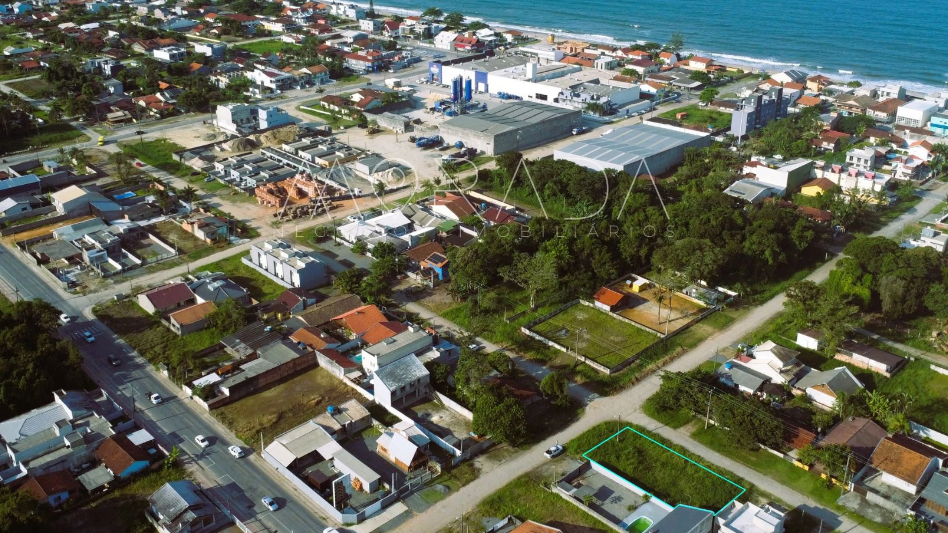 TERRENO DE ESQUINA A 350M DO MAR – SAI MIRIM