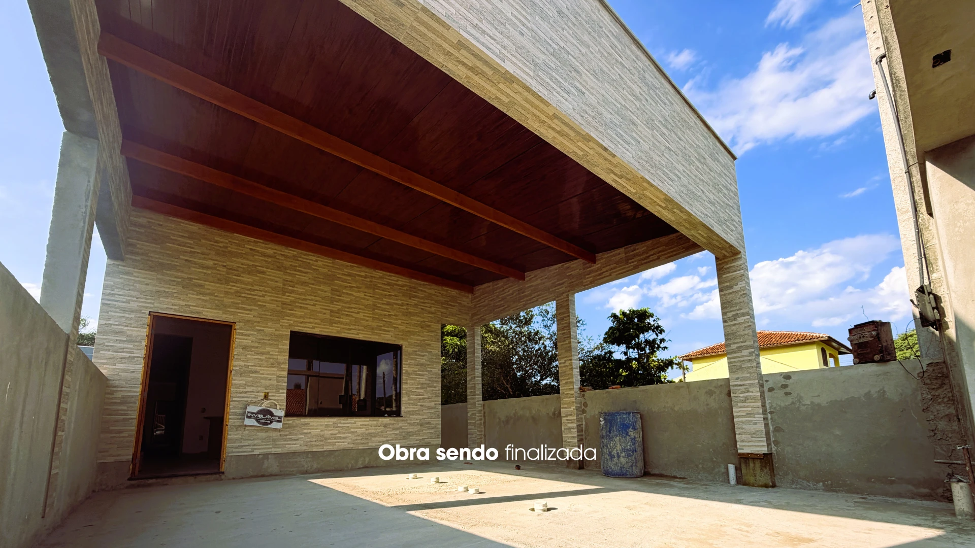 CASA NOVA COM FACHADA MODERNA – A 390m DO MAR