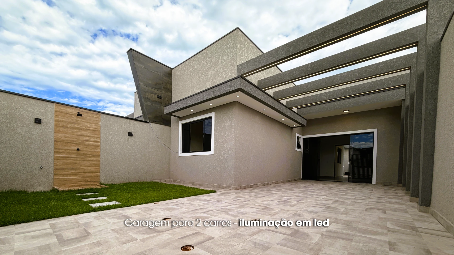 CASA DE ALTO PADRÃO COM PISCINA E SUÍTE MASTER – 750m DO MAR