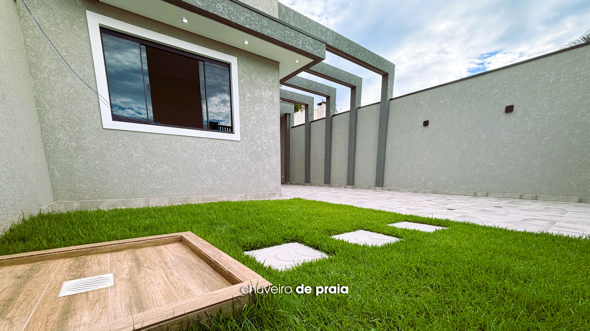 CASA DE ALTO PADRÃO COM PISCINA E SUÍTE MASTER – 750m DO MAR