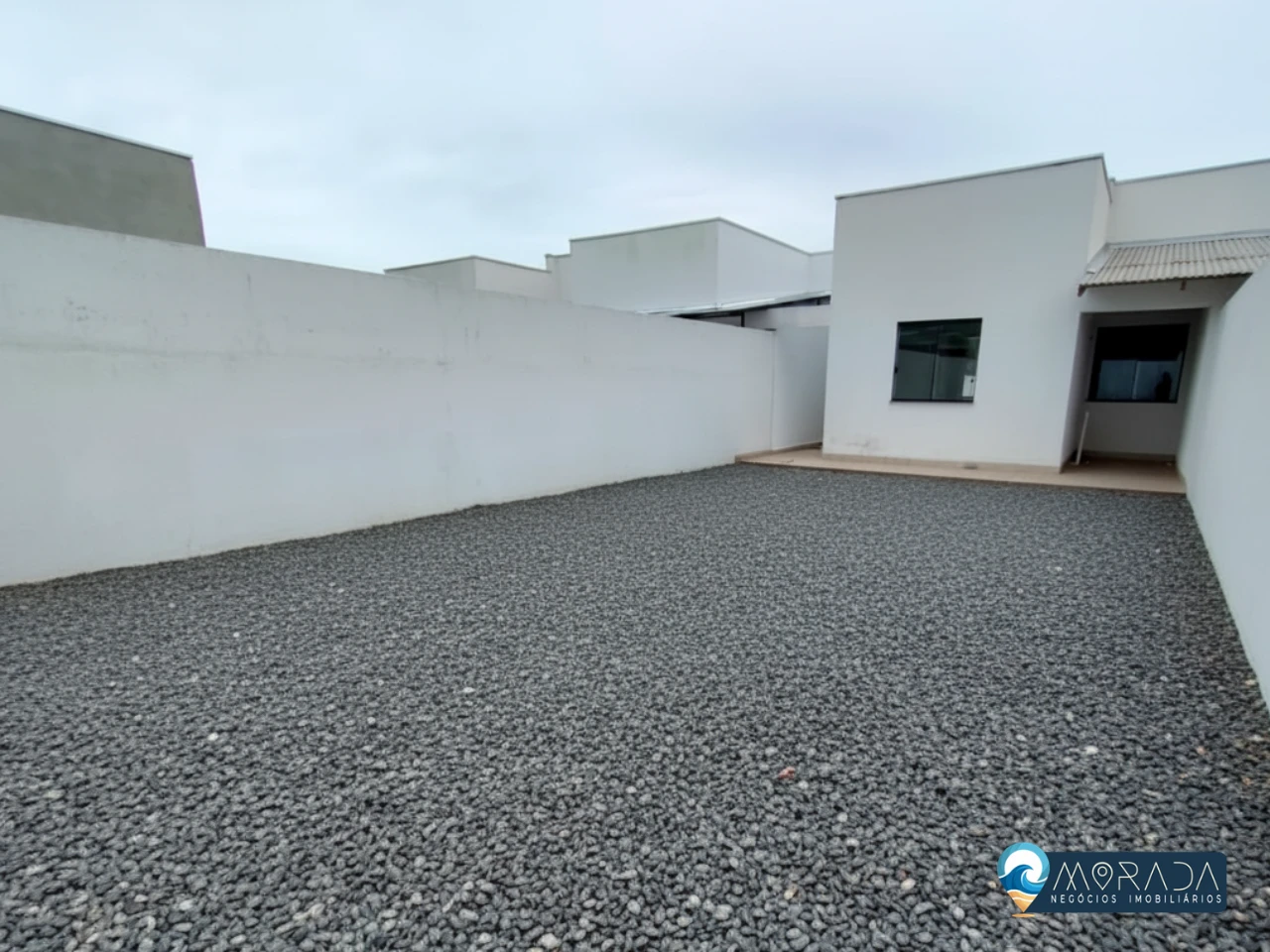 CASA COM 2 QUARTOS + 1 SUÍTE A 600m DO MAR
