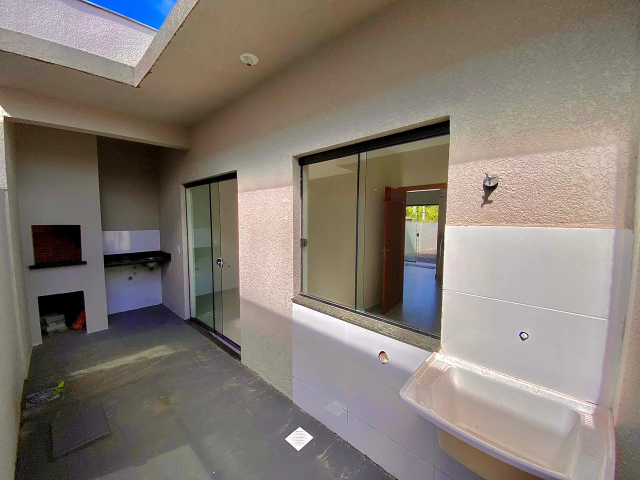 CASA COM 2 QUARTOS E 1 SUÍTE NO SÃO JOSÉ