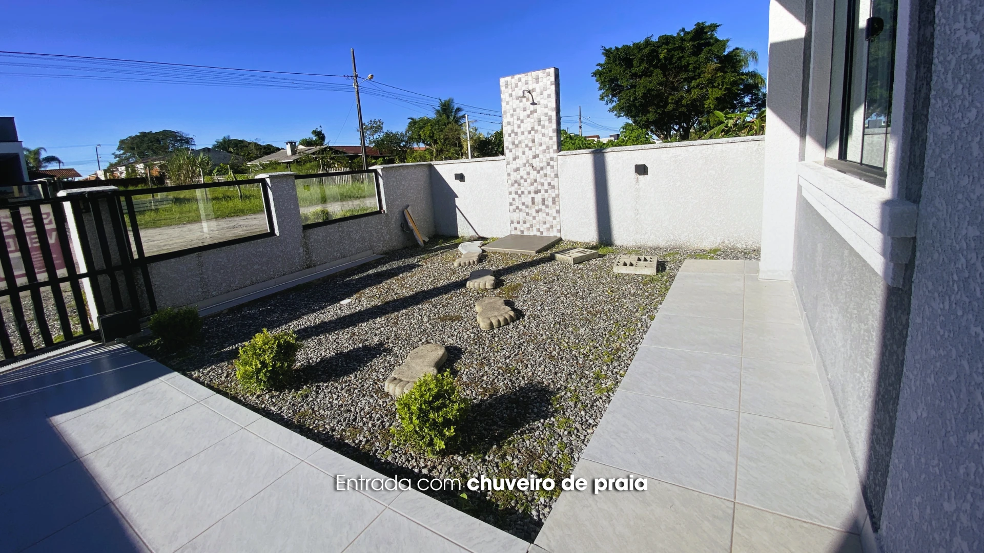 CASA COM PISCINA MOBILIADA A 750M DO MAR
