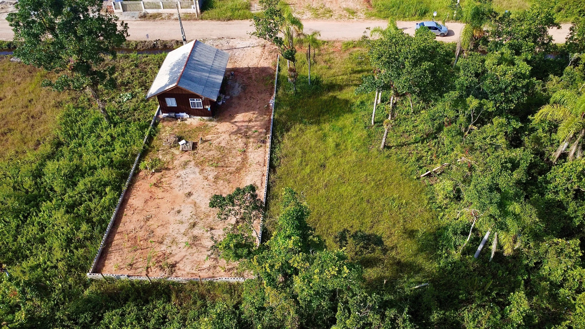 TERRENO LIMPO COM 360m² BARRA DO SAÍ