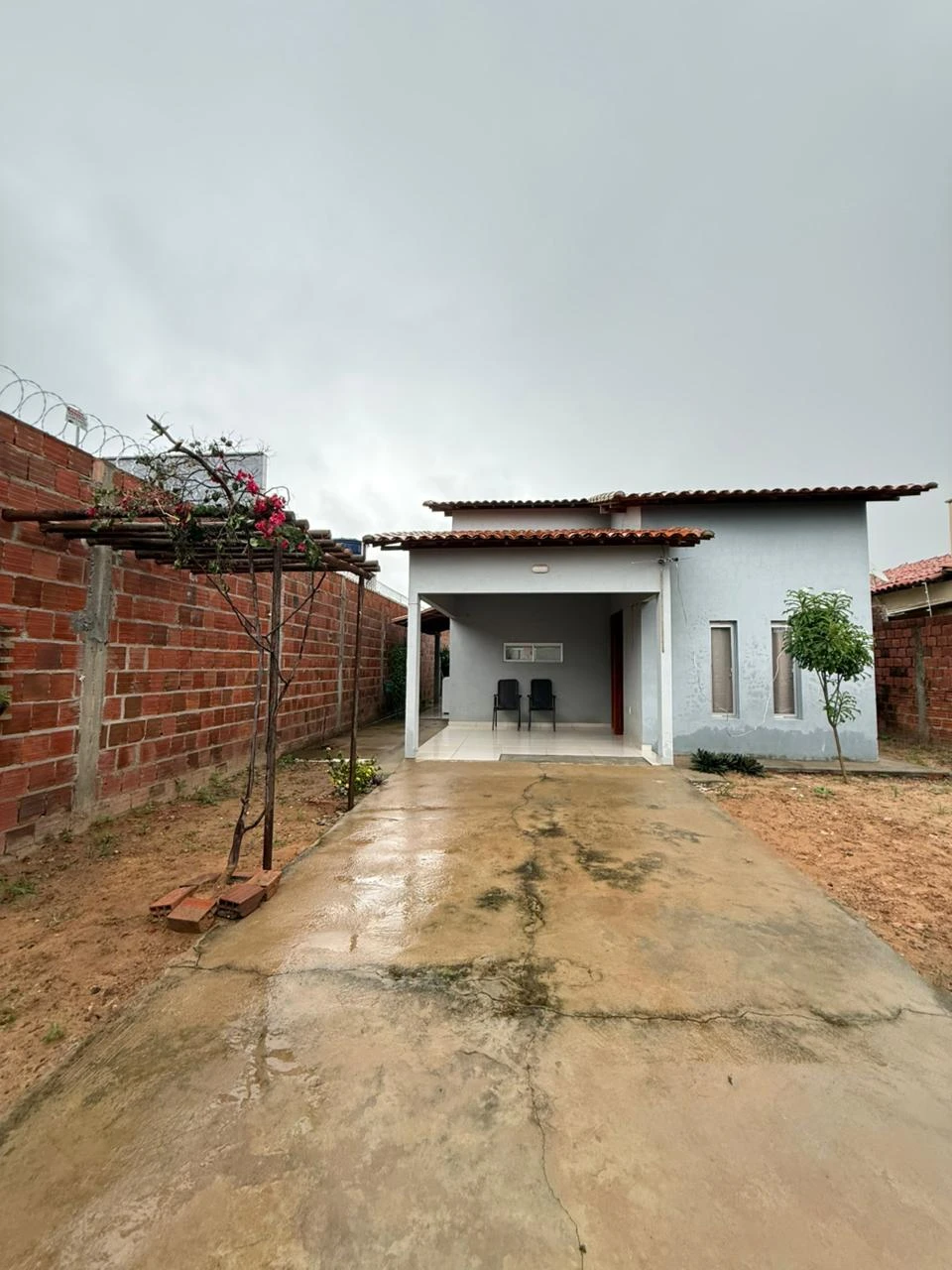 EXCELENTE CASA PARA TEMPORADA — UMBURANA