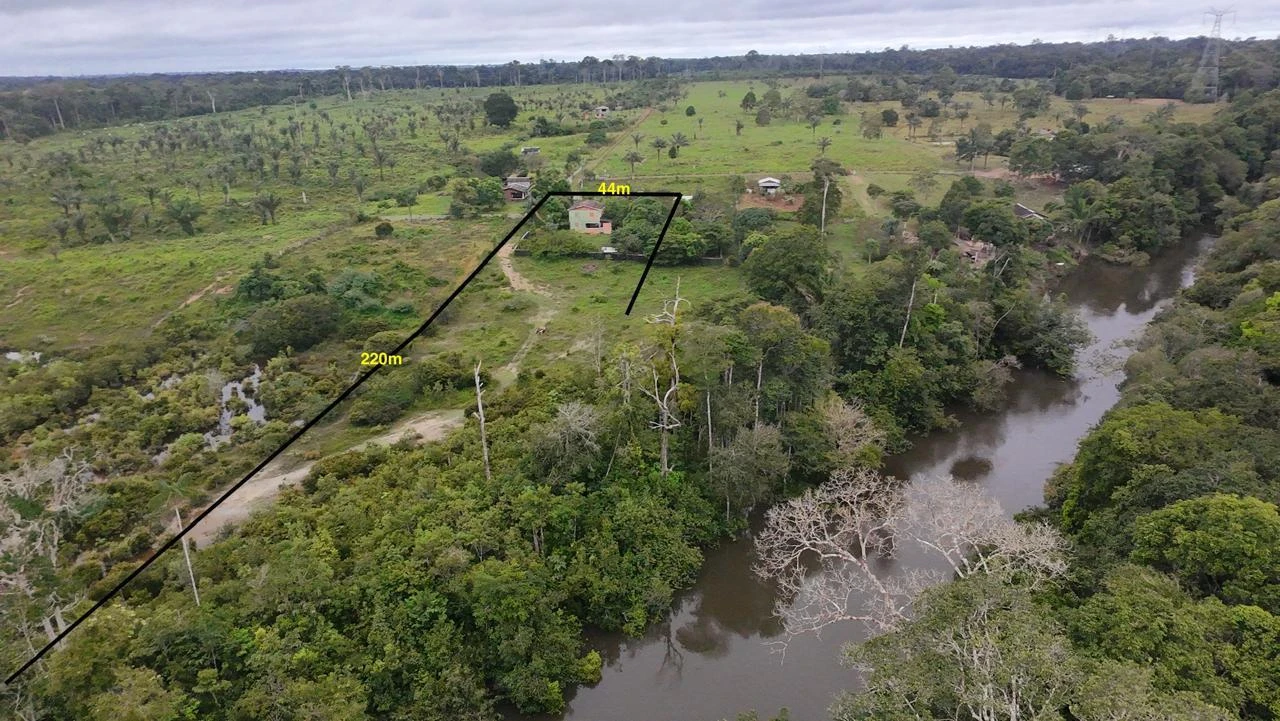 Linda Fazenda no Rio das Garças 