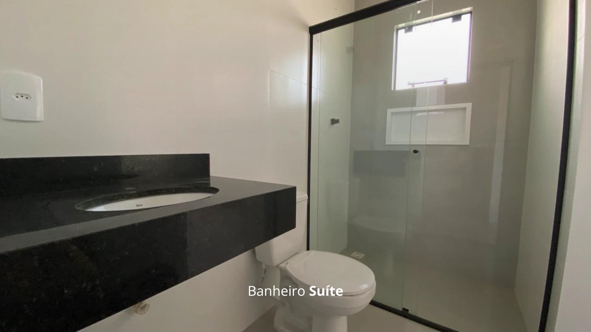 CASA COM 1 QUARTO + 1 SUÍTE PRONTA PRA MORAR