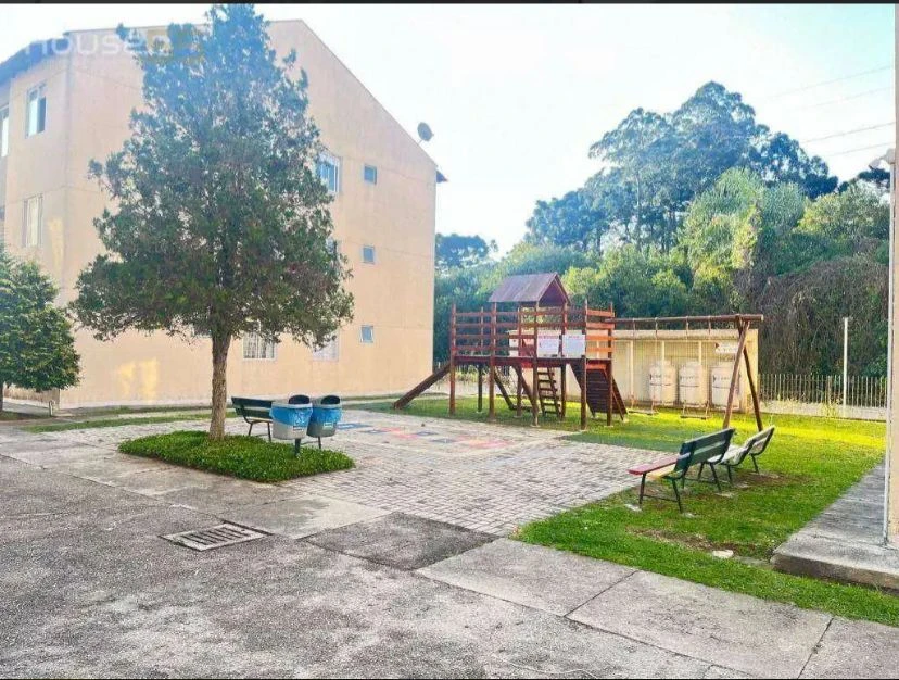 Apartamento térreo com 49 m² no Bairro Portão.