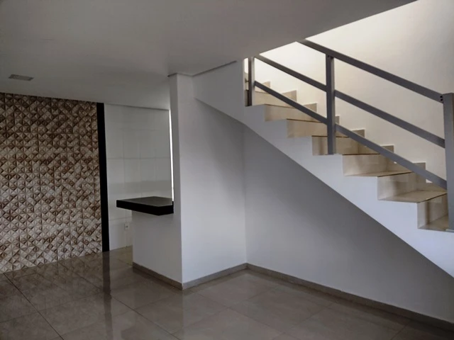 Casa com cobertura e três quartos e suíte em Betim bairro Senhora das Graças 