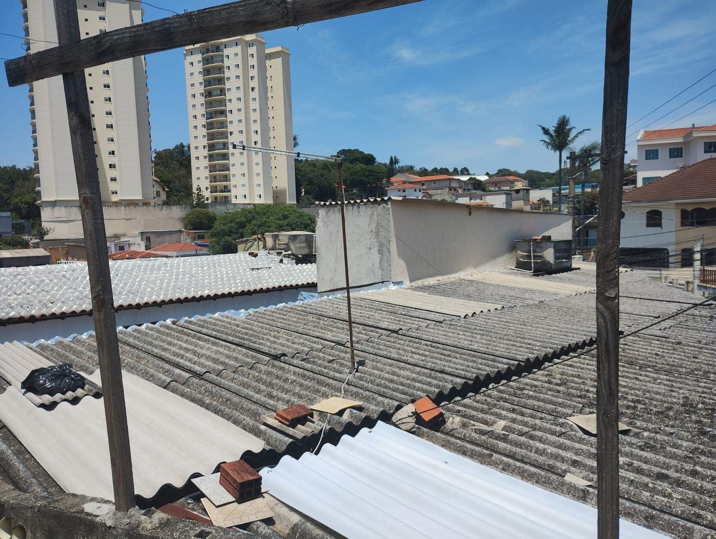 Casa Térrea para Venda em São Paulo, Jardim Líbano, 2 dormitórios, 1 suíte, 2 banheiros, 1 vaga