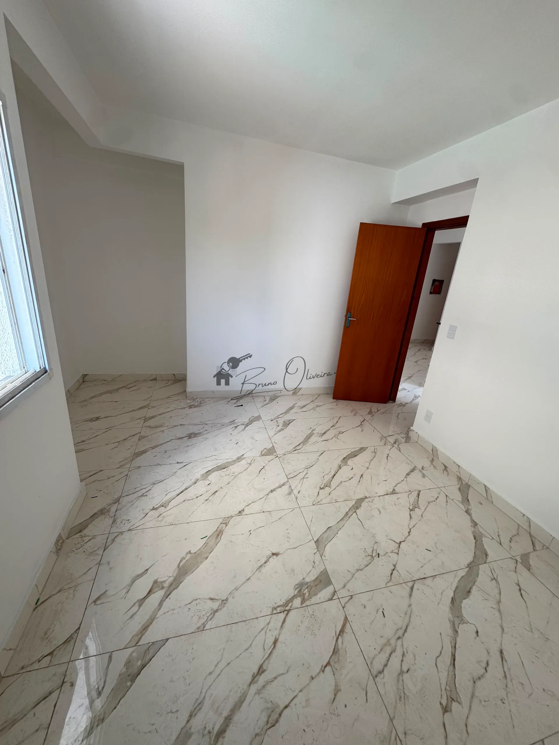 APARTAMENTO 2 DORMITORIOS BAIXO CONDOMINIO NO RUDGE RAMOS COM VAGA E ELEVADOR