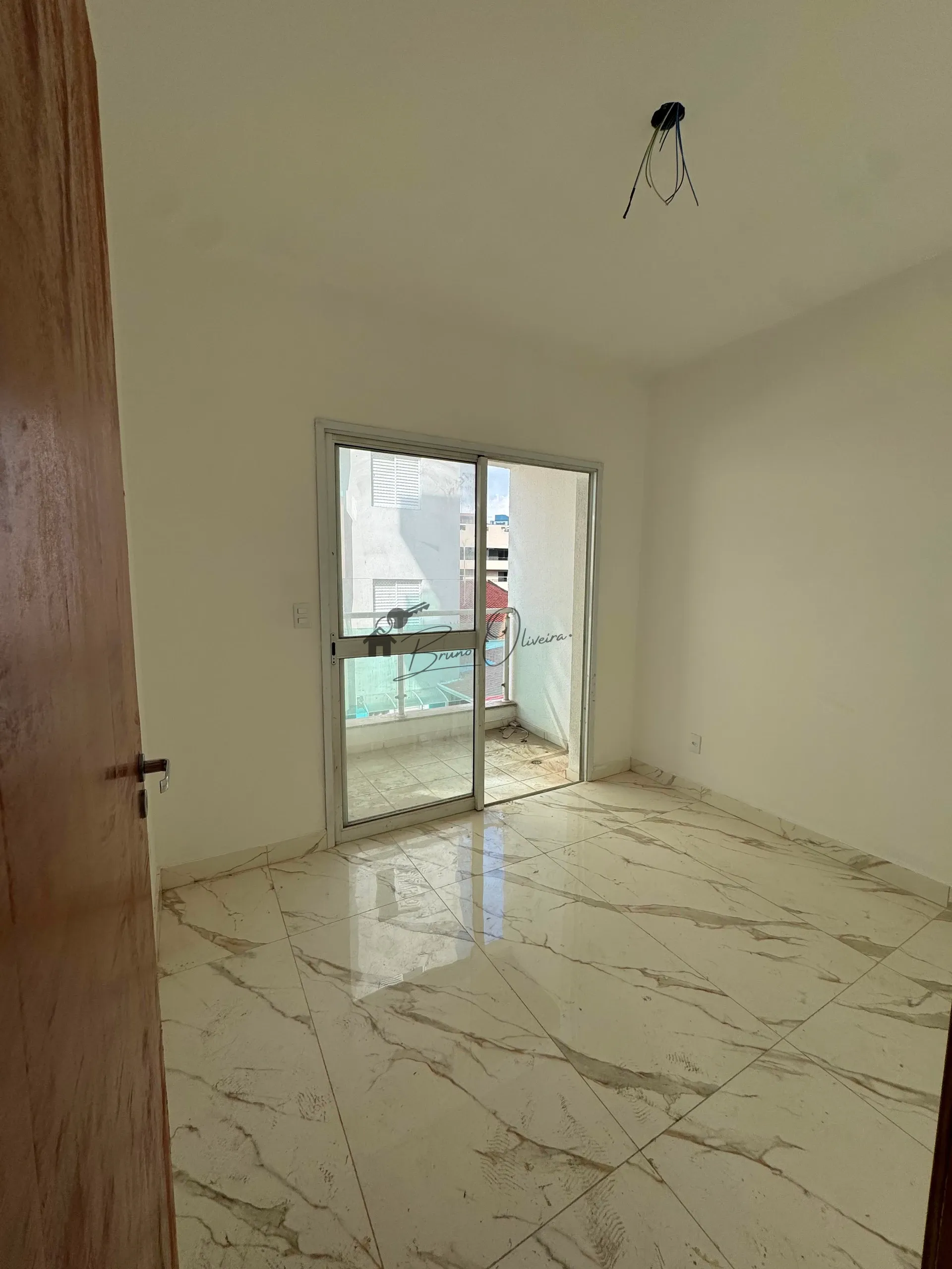 APARTAMENTO 2 DORMITORIOS BAIXO CONDOMINIO NO RUDGE RAMOS COM VAGA E ELEVADOR
