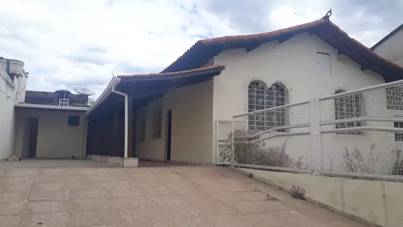 Casa em Betim com três quartos - Bairro Petrópoles