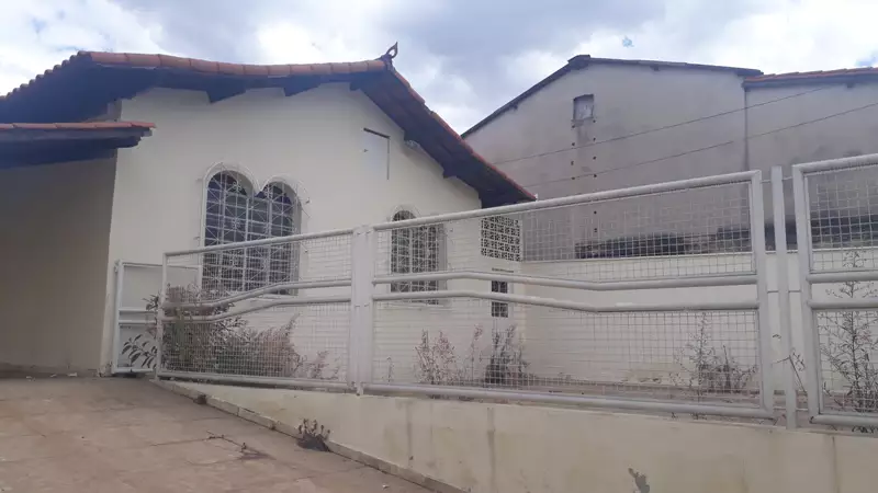 Casa em Betim com três quartos - Bairro Petrópoles