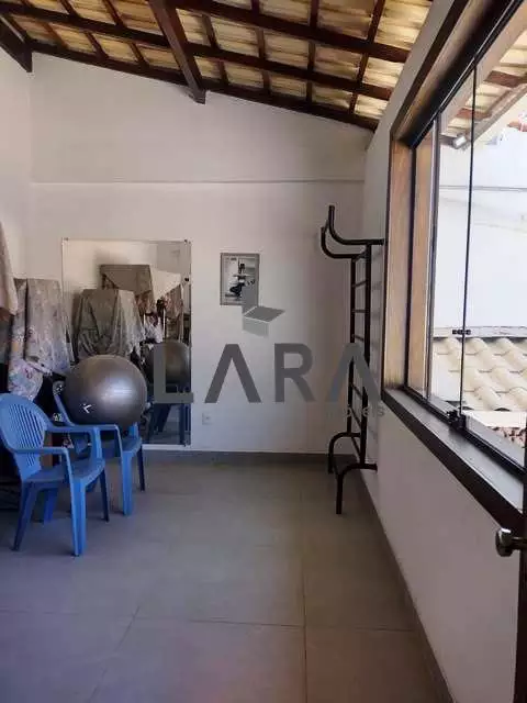 Casa em Betim bairro Jardim da Cidade - São três quartos e escritório