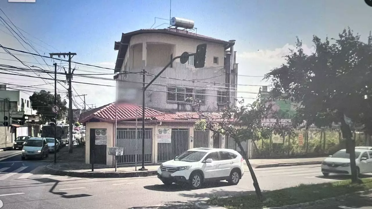 Oportunidade em área comercial - Prédio comercial.