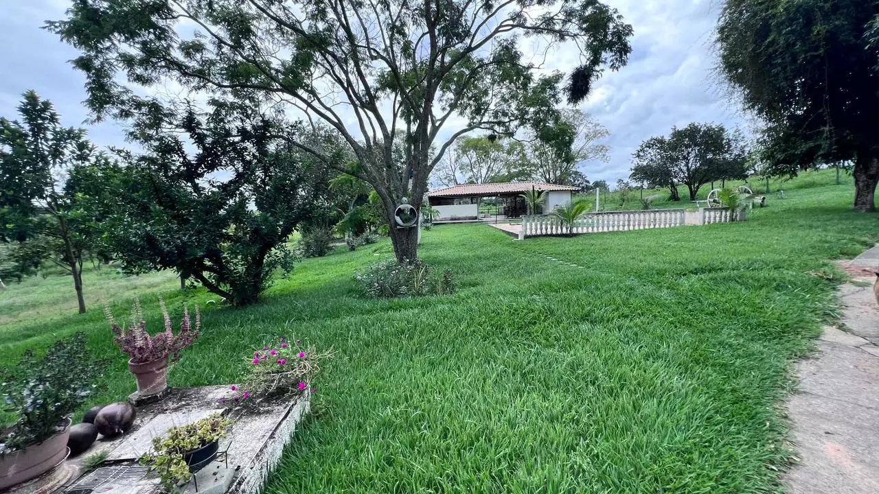 Sítio - Explore a Natureza no Seu Próprio Paraíso em Urucuia Esmeraldas
