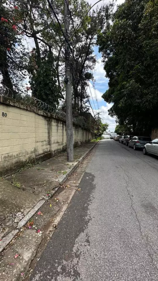 Oportunidade única! Casa Comercial em Área de 1.550 m2 com Fácil Acesso à BR-381.