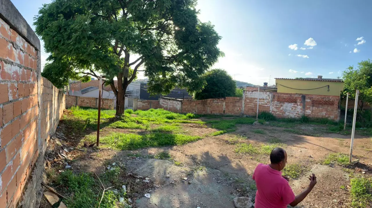 Lote/terreno 360m2 (15x24m) à venda - Bairro Bom Retiro/MG